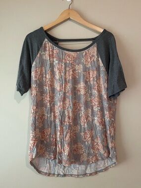 🐱 Maurices | Floral Tee